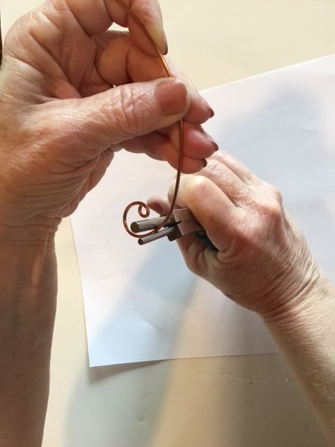 Karen Meador, Ph.D.'s Loopy Loo Graduated Wire Bracelet - , Contemporary Wire Jewelry, Loops, Wire Loop, Wrapped Wire Loop, Spirals, Wire Spiral, Spiral Wire Wrap, place the smallest cylinder on wire